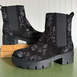 NWT Johnny Was VIXIE Floral Embroidered Lug Sole Chelsea Boots